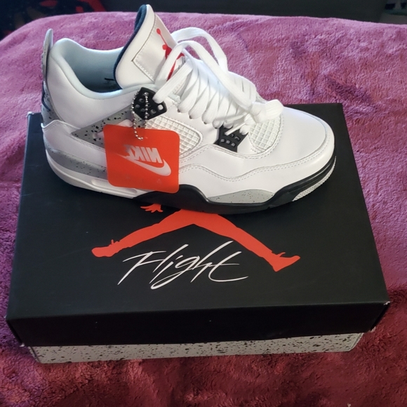 Jordan's Cement 4s - Picture 3 of 5